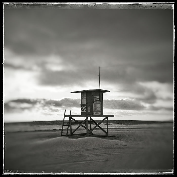11-15-15_Newport_Beach_lifeguard_stand_163001-02