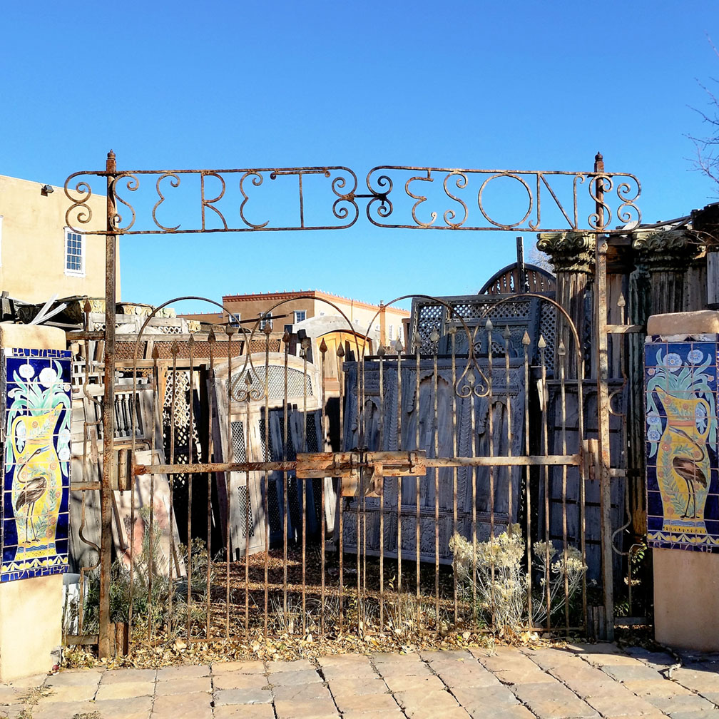 11-25-16_walking_santa_fe_135907-01